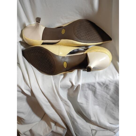 Circa Joan And David Heels Yellow Reptile Buckle Accent Kitten Heels Sz 10 M... - Picture 11 of 13